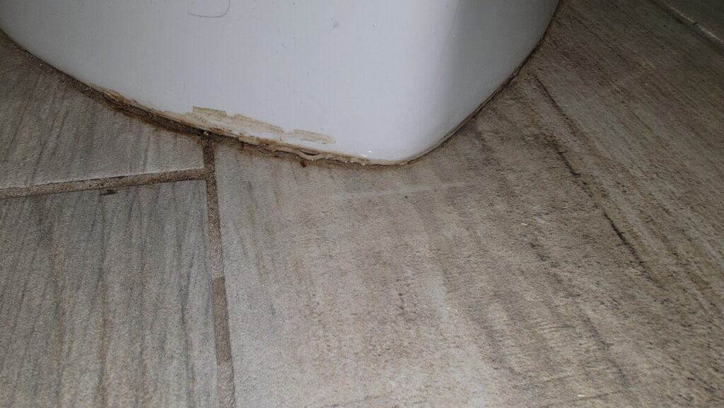 image showing where a toilet will leak and pool up on the floor if there is a wax ring that is defective.